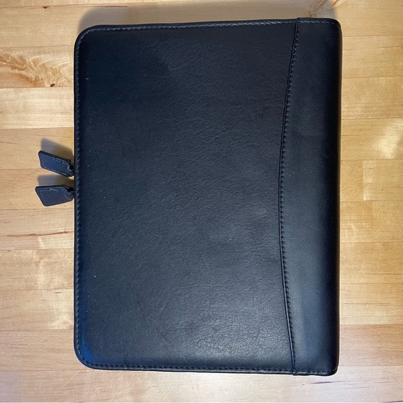 Day Timer Leather Binder crafted in Canada - Picture 3 of 16